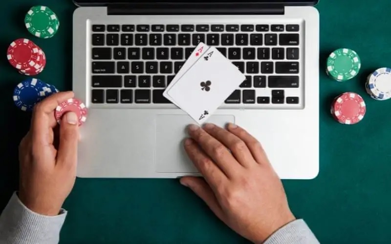 What Are the Benefits of Playing Online Poker Games?