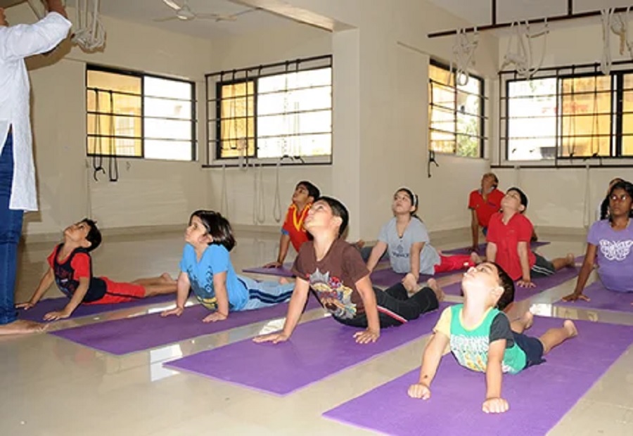Incorporating Yoga Classes Near Me into a Busy Urban Lifestyle